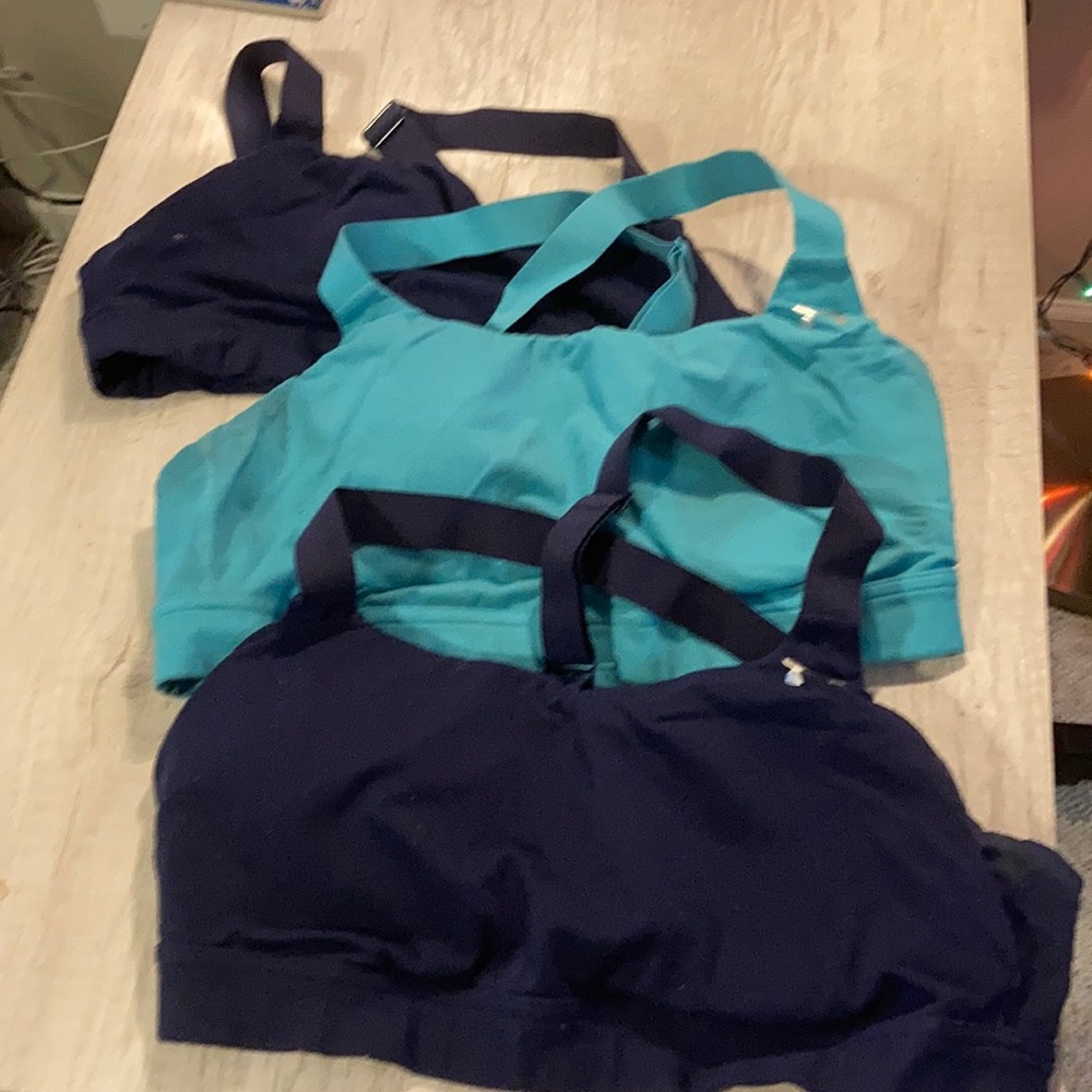 3 under armour size large sports bras